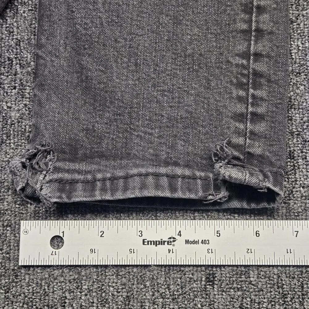 Levis modern yet